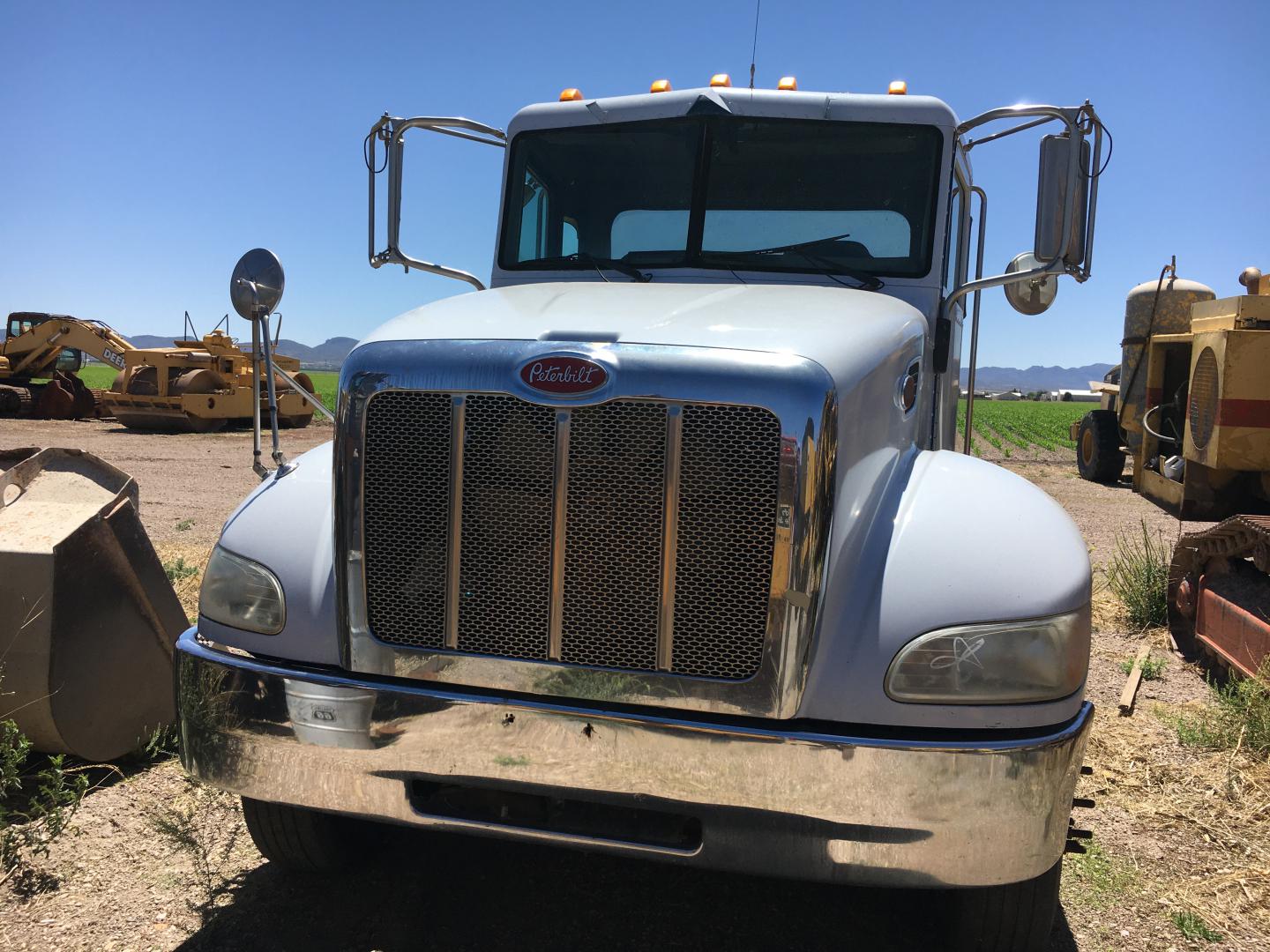 TRACTO CAMION PETERBILT 335